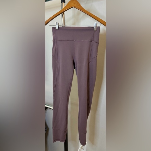 Lululemon In Movement 7/8 Tight *Everlux 25" | Vintage Grape | Size 6 | EUC!🌸💕 - Picture 6 of 10